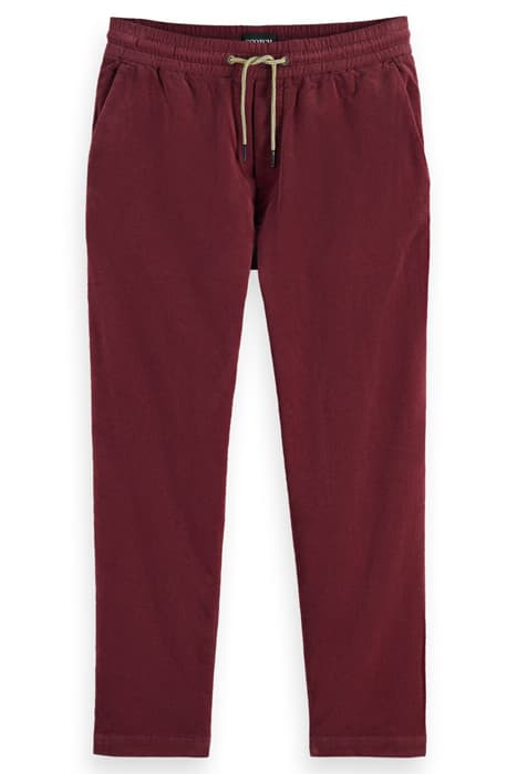 CORDUROY JOGGER IN ORGANIC COTTON BORDEAUX by Scotch & Soda