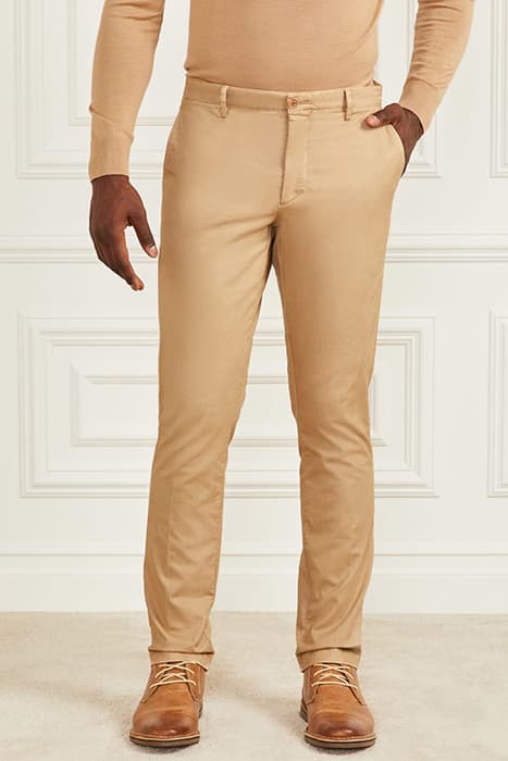 HUGH EASY CHINO TOASTED TAUPE by Marciano by Guess