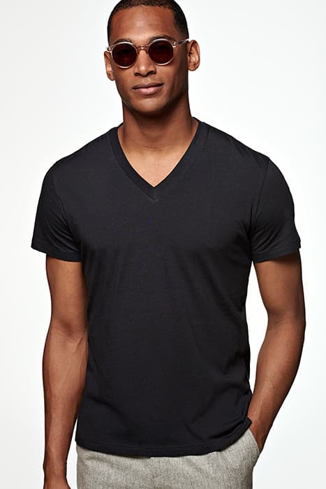 NAVY V-NECK T-SHIRT by Suitsupply