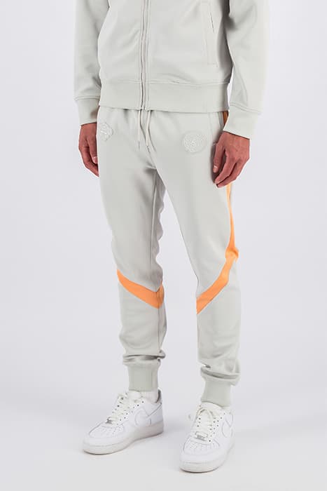 COMPOUND TRACKPANTS LIGHT GREY by Black Bananas