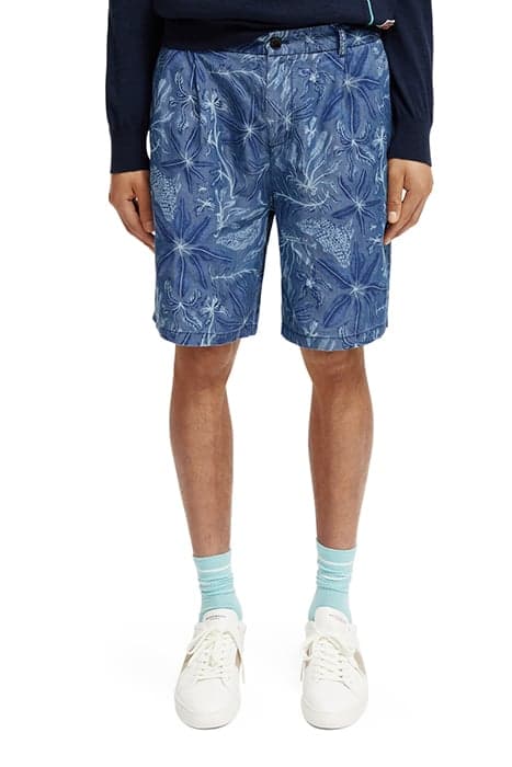 TWILT - ALLOVER PRINTED PLEATED CHINO SHORTS NOCTURNAL FLORA by Scotch & Soda