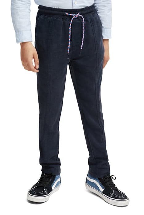 RELAXED SLIM FIT- GARMENT-DYED TENCEL PANTS NIGHT by Scotch & Soda