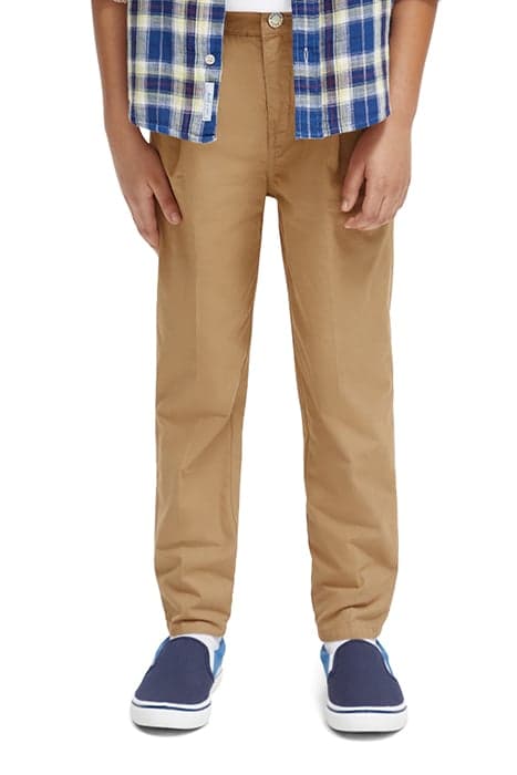 LOOSE TAPERED FIT- PEACHED COTTON CHINO SAND by Scotch & Soda