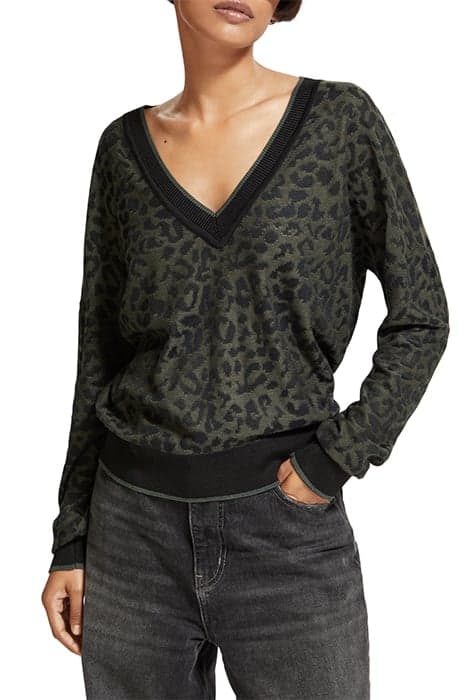 ANIMAL JACQUARD V NECK PULLOVER MILITARY by Scotch & Soda