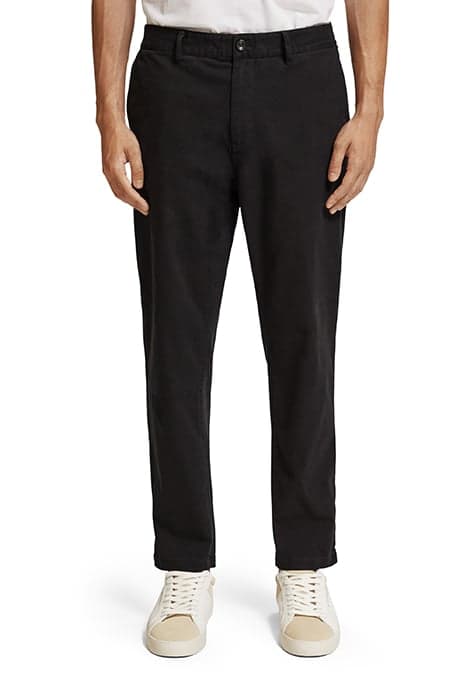 DRIFT- GARMENT-DYED STRETCH COTTON TWILL CHINO BLACK by Scotch & Soda