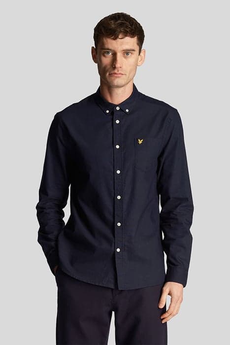 REGULAR FIT LIGHT WEIGHT OXFORD SHIRT DARK NAVY by Lyle & Scott