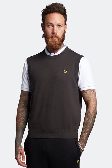 CREW NECK VEST GUNMETAL by Lyle & Scott