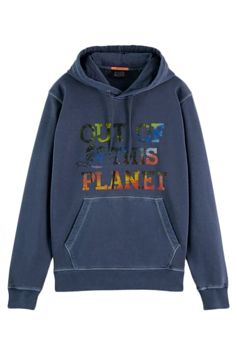 GARMENT-DYED GRAPHIC HOODIE NAVY by Scotch & Soda