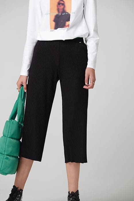 RIBBED KNIT CAEBO TROUSERS BLACK STITCHES GREEN BLACK STITCH by OKY