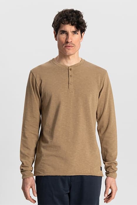 HENLEY HEAVY SLUB JERSEY DESERT BROWN by Dstrezzed