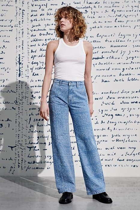 VAN WILMA LETTER BLUE by Mud Jeans