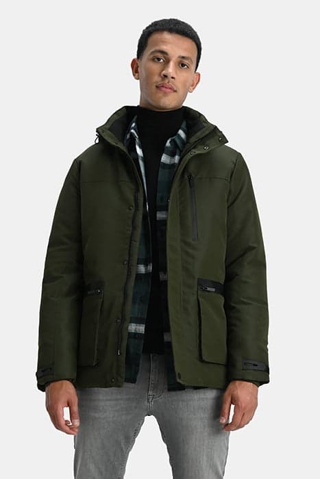 MM-TECHNICAL PARKA DARKGREEN by Shoeby