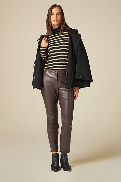 LEATHER-EFFECT SKINNY TROUSERS WITH CHAIN DETAIL NATURAL by Oltre