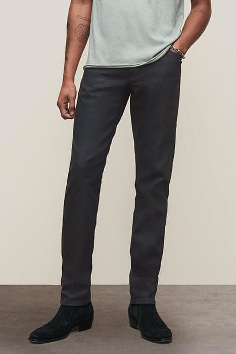 J702 - SLIM FIT BLACK by John Varvatos