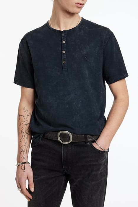 ETHAN SS CTN HENLEY W PSEIN CHROMA WASH INK BLUE by John Varvatos