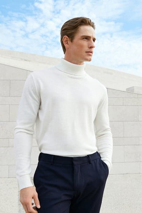 WINSTON | LIGHTWEIGHT CASHFEEL ROLLNECK POWDER WHITE by WAHTS