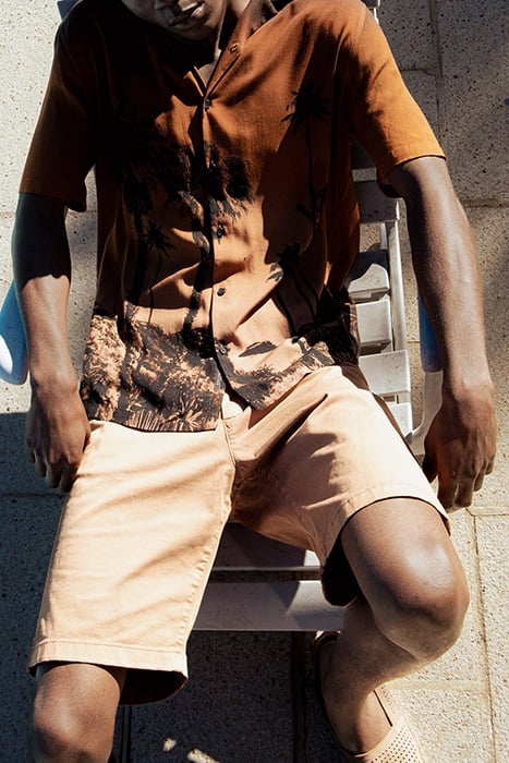 LENZING™ ECOVERO™ REGULAR SHIRT WITH PALM TREE IMAGE 7