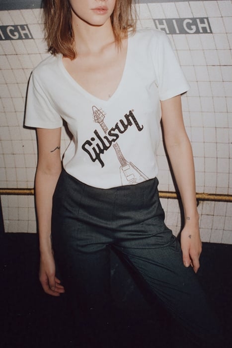 WHITE GIBSON ELECTRIC GUITAR T-SHIRT 1