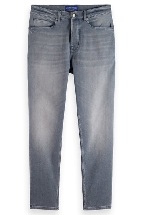 THE DROP REGULAR TAPER JEANS ON BOARD 4