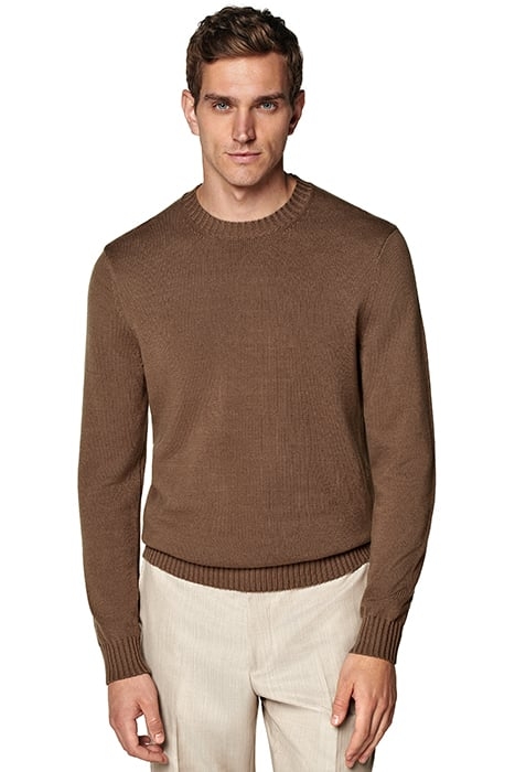 MID BROWN CREWNECK 1